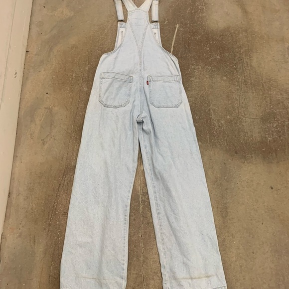 Levi’s wide leg Women's Light Blue Denim Overalls - Picture 4 of 6